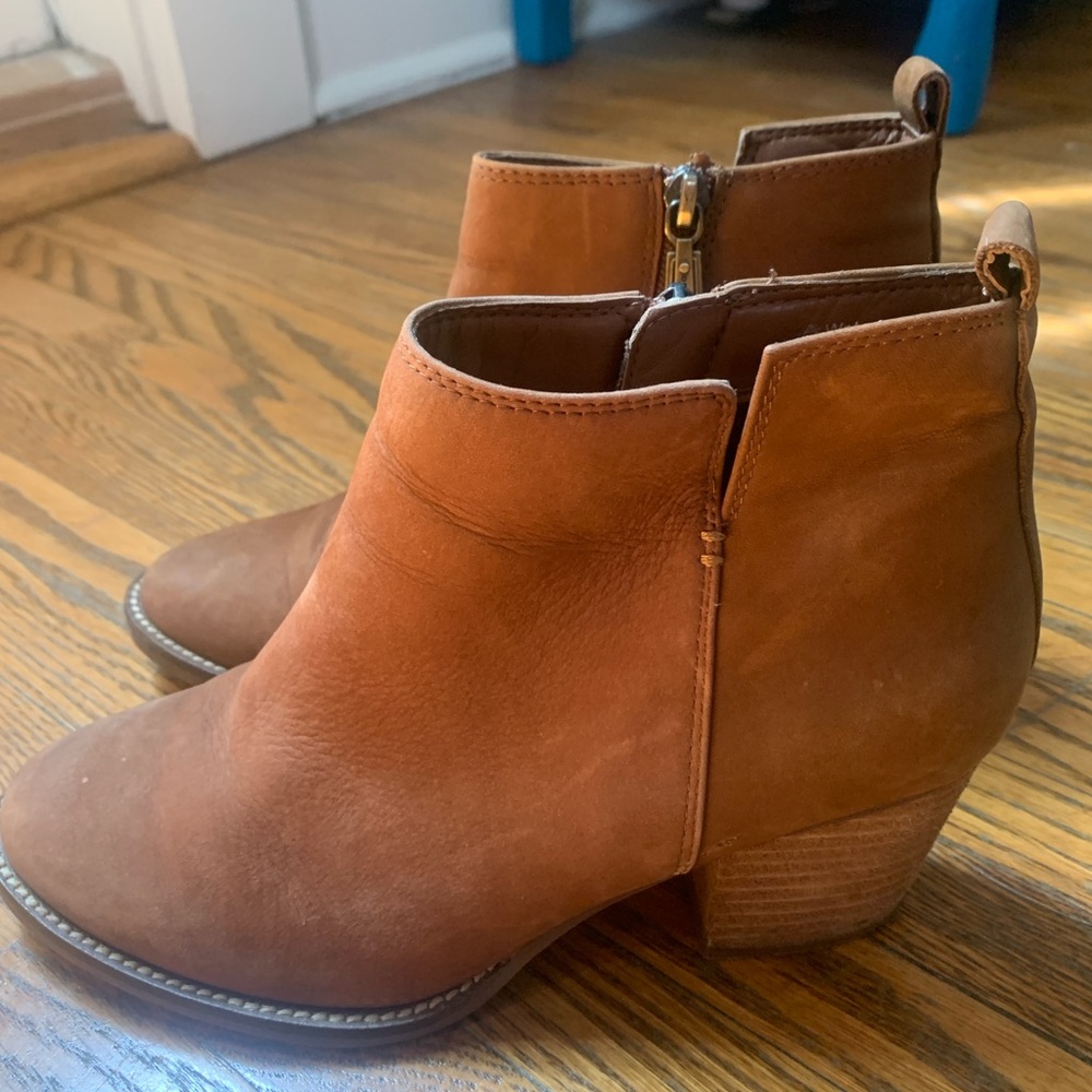 Blondo Brown Ankle Boots with Side Zipper